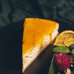 Чізкейк з персиком та маракуєю